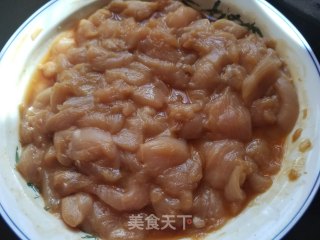韭菜莲藕炒鸡肉的做法步骤：1
