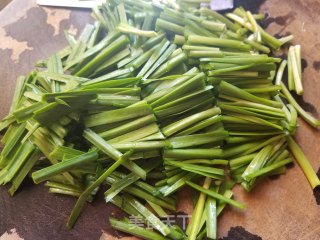 韭菜莲藕炒鸡肉的做法步骤：2