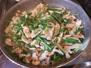 韭菜莲藕炒鸡肉的做法步骤：10