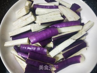 土豆烧茄子的做法步骤：2