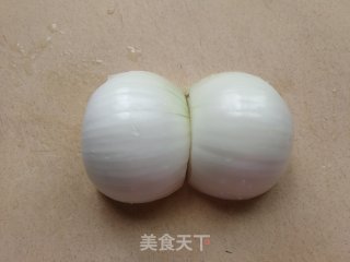 荆芥拌洋葱的做法步骤：1