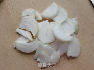 荆芥拌洋葱的做法步骤：2