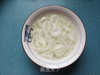 荆芥拌洋葱的做法步骤：3