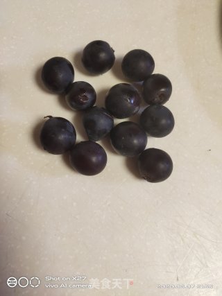 芒果泥拌葡萄的做法步骤：4