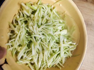 全麦西葫芦鸡蛋饼的做法步骤：5