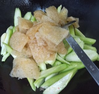 丝瓜烩皮肚的做法步骤：5