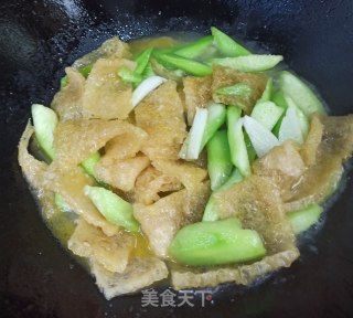 丝瓜烩皮肚的做法步骤：7