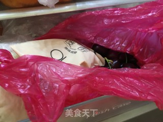 奥利奥樱桃酸奶杯的做法步骤：1