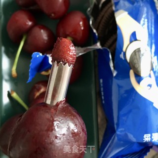 奥利奥樱桃酸奶杯的做法步骤：3