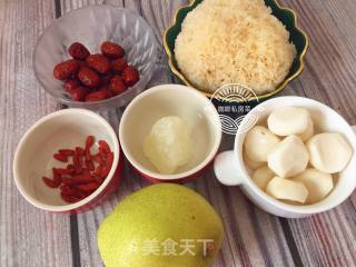 雪梨马蹄银耳羹的做法步骤：1