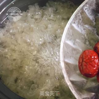 雪梨马蹄银耳羹的做法步骤：5