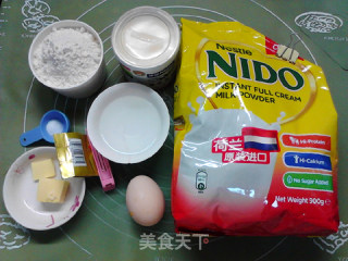 炼奶牛肉肠香葱面包的做法步骤：1