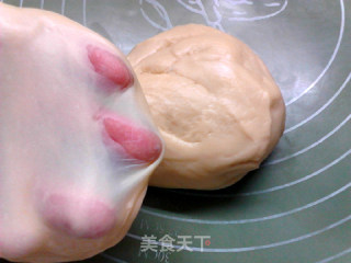 炼奶牛肉肠香葱面包的做法步骤：4
