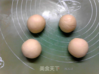 炼奶牛肉肠香葱面包的做法步骤：5