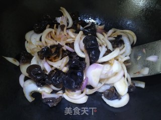 洋葱炒木耳的做法步骤：3