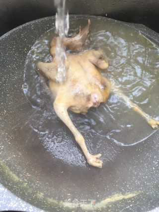 白玉菇炖鸽子的做法步骤：2