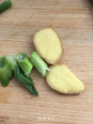 白玉菇炖鸽子的做法步骤：3