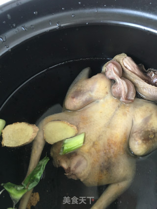 白玉菇炖鸽子的做法步骤：4