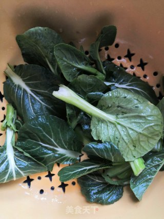 蒜蓉炒菜心的做法步骤：1