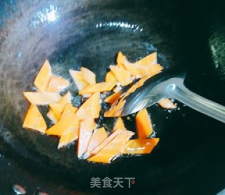 西兰花炒木耳的做法步骤：3