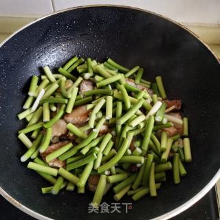 蒜苔烧鲅鱼的做法步骤：5