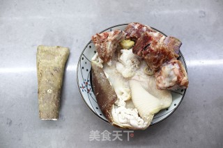 猪肚腔骨山药汤的做法步骤：1