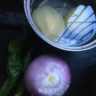 鸡块炖土豆的做法步骤：1