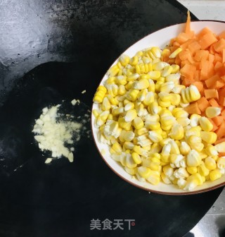 玉米胡萝卜炒肉的做法步骤：3