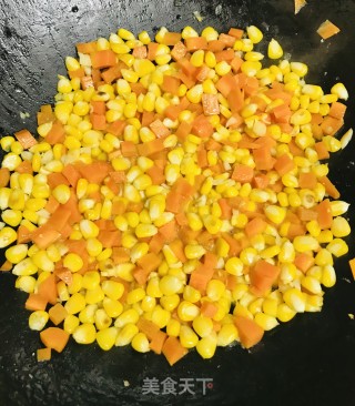 玉米胡萝卜炒肉的做法步骤：4