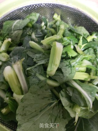 五花肉炒菜心苗的做法步骤：1