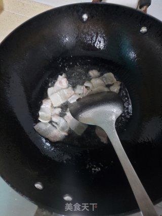 五花肉炒菜心苗的做法步骤：2