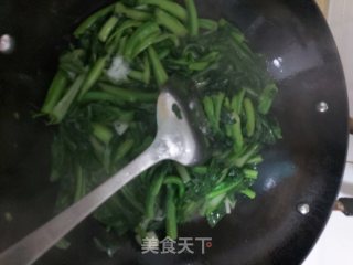 五花肉炒菜心苗的做法步骤：5