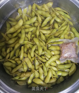 五香卤煮毛豆 快手煮毛豆的做法步骤：5