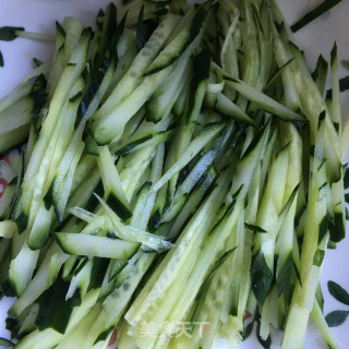 黄瓜丝蛋花汤的做法步骤：3