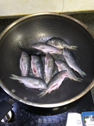 禾花鱼二吃的做法步骤：2