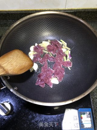 炒牛河的做法步骤：2