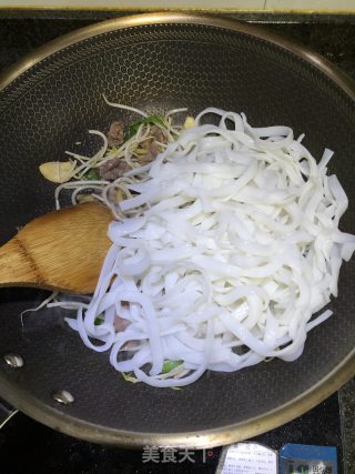 炒牛河的做法步骤：6