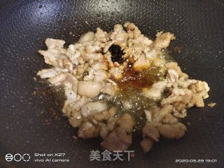 肉片炒辣椒的做法步骤：2