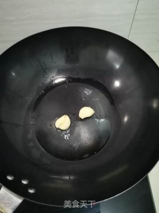 咸牛肉炒豌豆的做法步骤：2