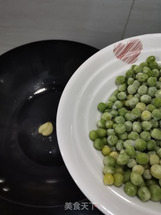 咸牛肉炒豌豆的做法步骤：3