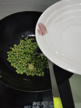 咸牛肉炒豌豆的做法步骤：4