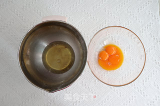 红丝绒奶盖卷的做法步骤：1