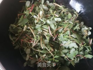 蒜瓣辣椒炒马齿苋的做法步骤：4