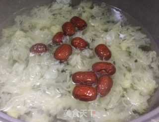 红枣雪耳炖木瓜的做法步骤：3