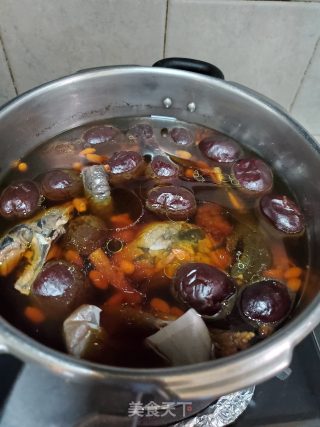 红枣药膳乌鸡汤的做法步骤：7