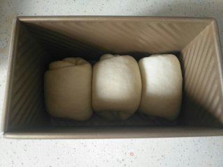 北海道牛奶吐司的做法步骤：9