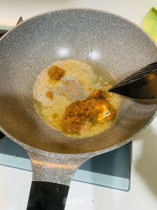 咸蛋豆腐的做法步骤：1