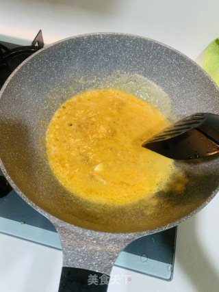 咸蛋豆腐的做法步骤：3