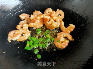 豌豆炒虾仁的做法步骤：4