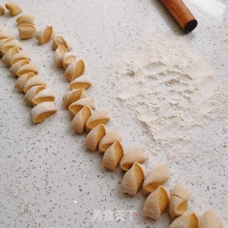 全麦韭菜鸡蛋饺子的做法步骤：12